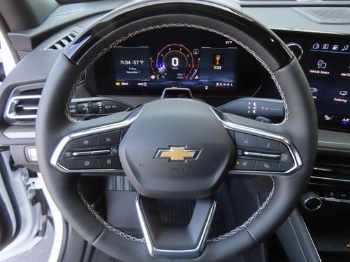 Summit White 2026 Chevrolet Traverse LT