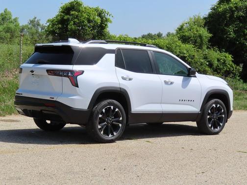 Polar White 2026 Chevrolet Equinox RS