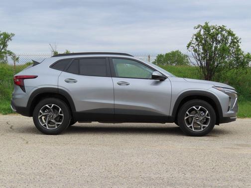 Sterling Gray Metallic 2026 Chevrolet Trax LT