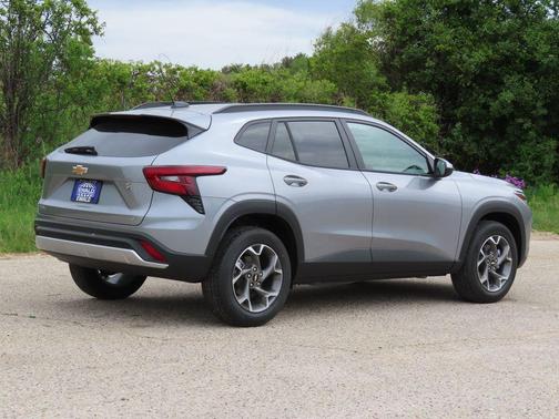 Sterling Gray Metallic 2026 Chevrolet Trax LT
