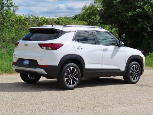 Summit White 2026 Chevrolet Trailblazer LT