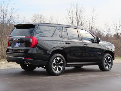 Onyx Black 2025 GMC Yukon AT4