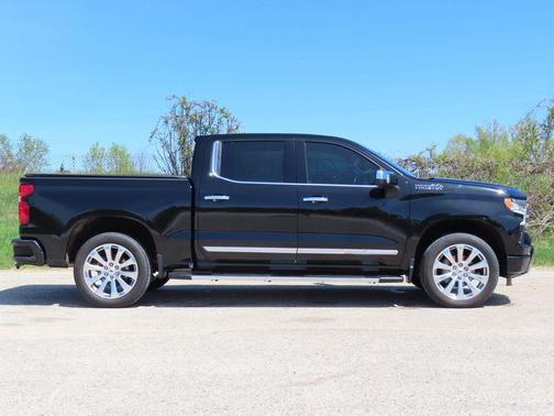 Black 2023 Chevrolet Silverado 1500 High Country