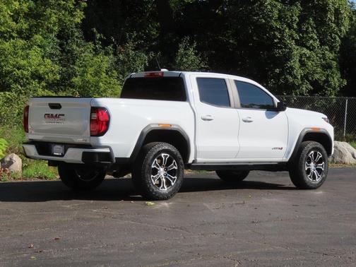 2023 GMC Canyon AT4