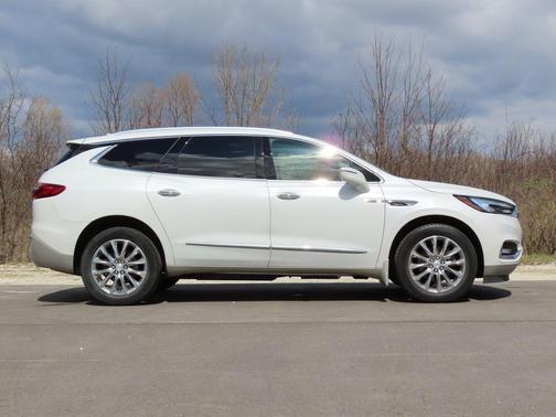 White Frost Tri-Coat 2019 Buick Enclave Essence