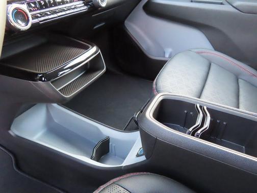 Mosaic Black Metallic 2027 Chevrolet Bolt RS
