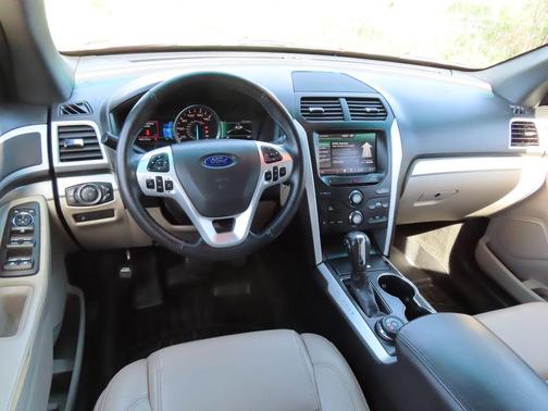 Bronze 2015 Ford Explorer XLT