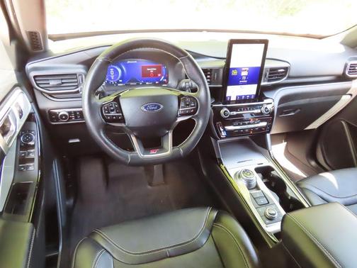 Black 2023 Ford Explorer ST