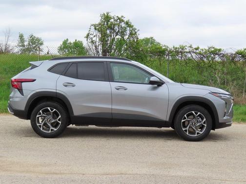 Sterling Gray Metallic 2026 Chevrolet Trax LT
