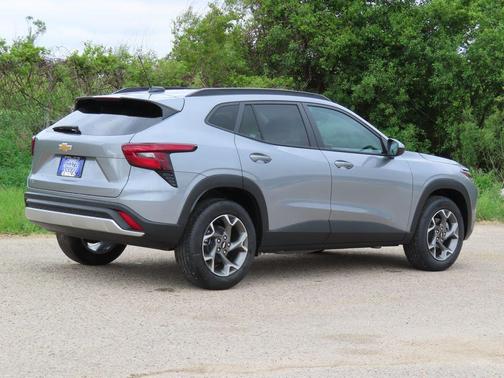 Sterling Gray Metallic 2026 Chevrolet Trax LT