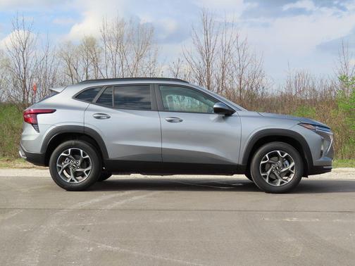 Sterling Gray Metallic 2026 Chevrolet Trax LT