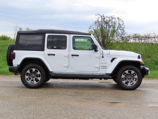 Bright White Clearcoat 2020 Jeep Wrangler Unlimited Sahara