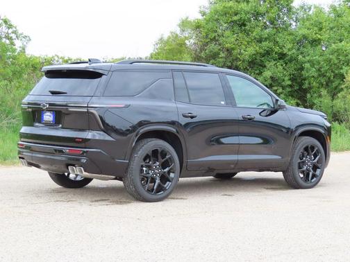 Mosaic Black Metallic 2026 Chevrolet Traverse RS
