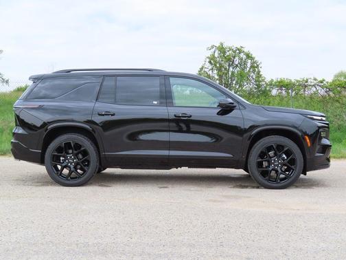 Mosaic Black Metallic 2026 Chevrolet Traverse RS