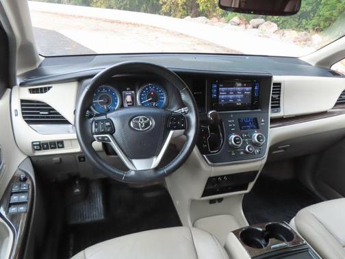 2017 Toyota Sienna L