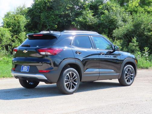 Mosaic Black Metallic 2026 Chevrolet Trailblazer LT