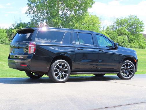 Black 2024 Chevrolet Suburban RST