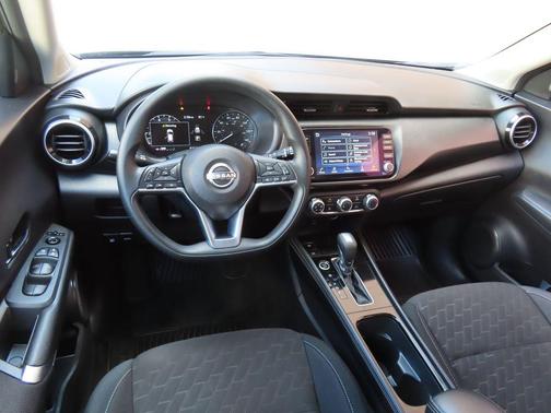 Boulder Gray Metallic 2024 Nissan Kicks SV
