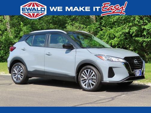 Boulder Gray Metallic 2024 Nissan Kicks SV