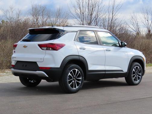 Summit White 2026 Chevrolet Trailblazer LT