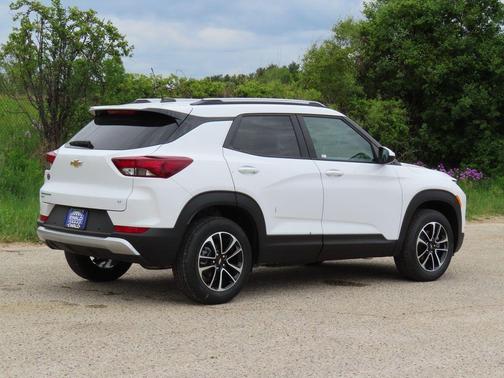 Summit White 2026 Chevrolet Trailblazer LT