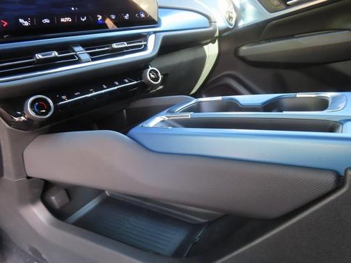 2025 Chevrolet Equinox EV LT 2