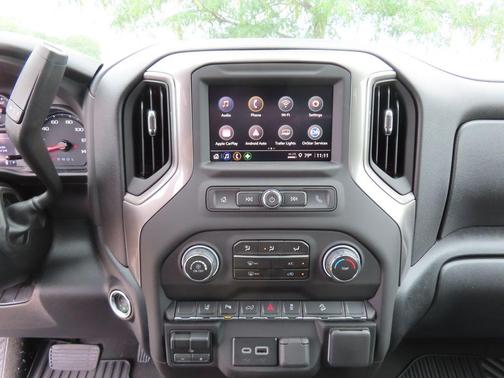 Summit White 2026 Chevrolet Silverado 2500 Custom