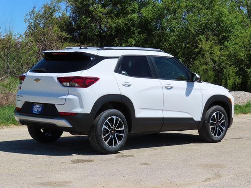 Summit White 2026 Chevrolet Trailblazer LT