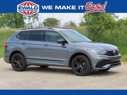 Platinum Gray Metallic 2024 Volkswagen Tiguan 2.0T SE R-Line Black