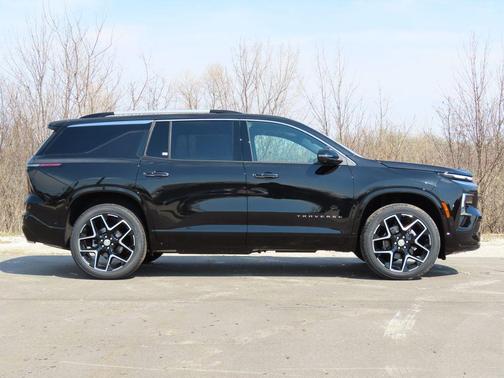Mosaic Black Metallic 2026 Chevrolet Traverse High Country