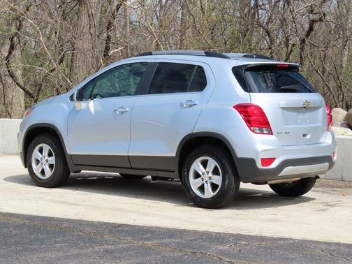 Silver Ice Metallic 2017 Chevrolet Trax LT