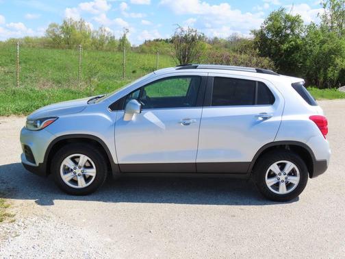 Silver Ice Metallic 2017 Chevrolet Trax LT