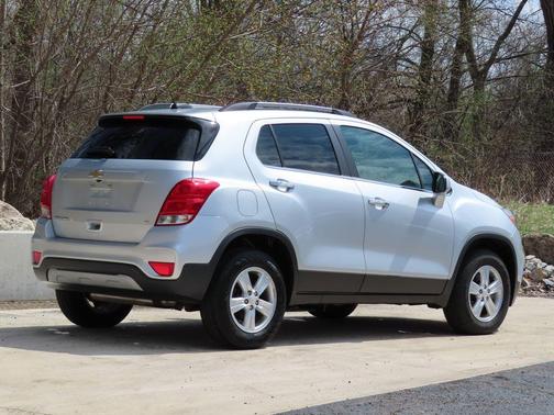 Silver Ice Metallic 2017 Chevrolet Trax LT