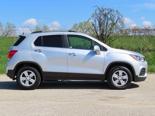 Silver Ice Metallic 2017 Chevrolet Trax LT