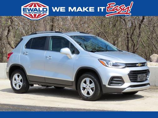 Silver Ice Metallic 2017 Chevrolet Trax LT
