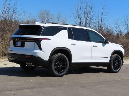 Summit White 2026 Chevrolet Traverse LT