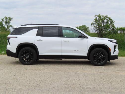 Summit White 2026 Chevrolet Traverse LT