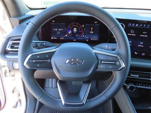 Summit White 2026 Chevrolet Traverse LT