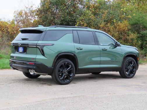 Green Metallic 2027 Chevrolet Traverse RS