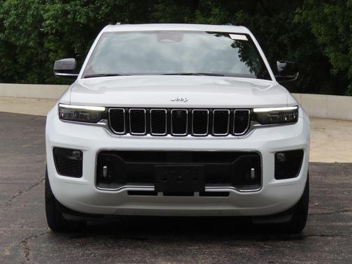 Bright White Clearcoat 2023 Jeep Grand Cherokee Overland