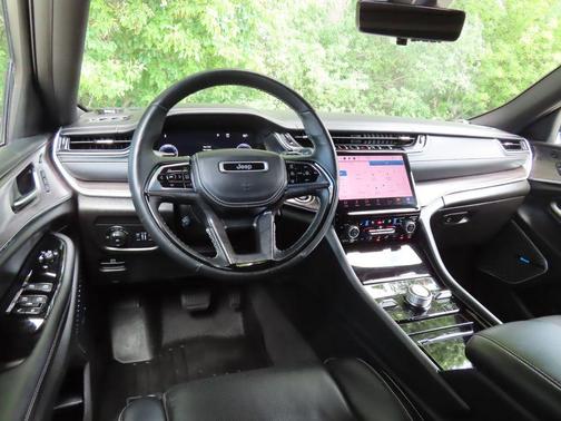 Bright White Clearcoat 2023 Jeep Grand Cherokee Overland