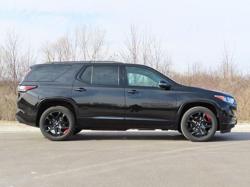 Mosaic Black Metallic 2021 Chevrolet Traverse Premier