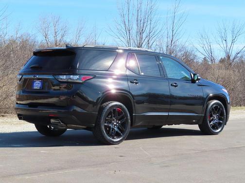 Mosaic Black Metallic 2021 Chevrolet Traverse Premier