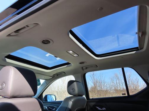 Mosaic Black Metallic 2021 Chevrolet Traverse Premier