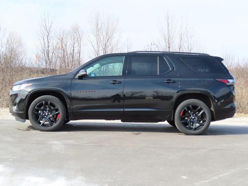 Mosaic Black Metallic 2021 Chevrolet Traverse Premier