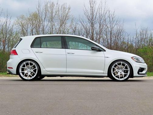 2018 Volkswagen Golf R 2.0T w/DCC & Navigation