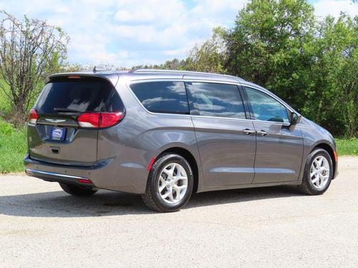 Granite Crystal Clearcoat Metallic 2019 Chrysler Pacifica Touring Plus