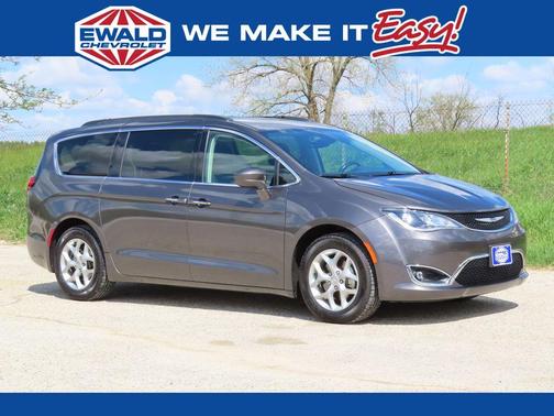 Granite Crystal Clearcoat Metallic 2019 Chrysler Pacifica Touring Plus