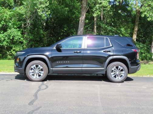 Mosaic Black Metallic 2026 Chevrolet Equinox LT