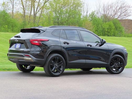 Mosaic Black Metallic 2024 Chevrolet Trax ACTIV